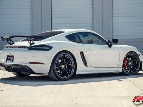Used 2018 Porsche 718 Cayman GTS RWD image 4
