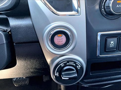 Used 2017 Nissan Titan SV AWD/4WD image 22