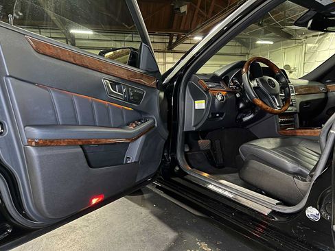 Used 2013 Mercedes-Benz E 550 4MATIC Sedan image 21
