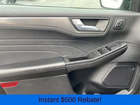 Used 2022 Ford Escape Titanium image 17