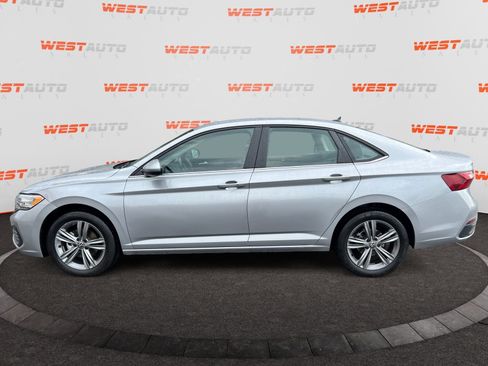 Used 2024 Volkswagen Jetta SE image 2