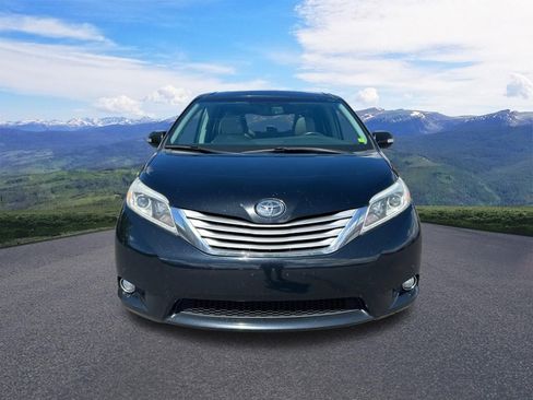 Used 2017 Toyota Sienna Limited image 8