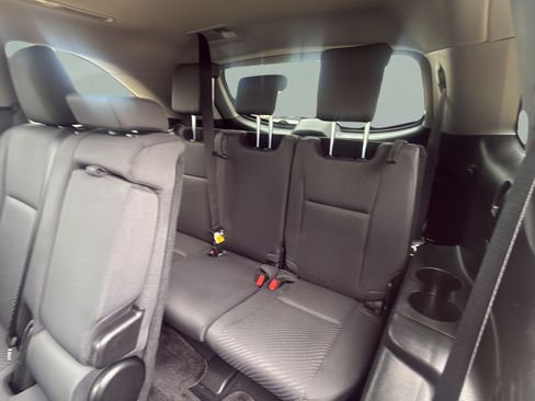 Used 2017 Toyota Highlander LE FWD image 22