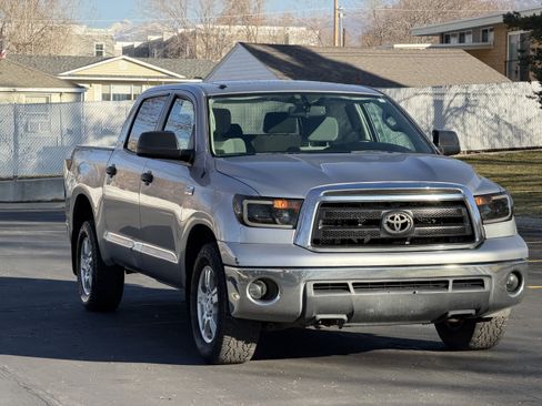Used 2010 Toyota Tundra 4x4 CrewMax image 2