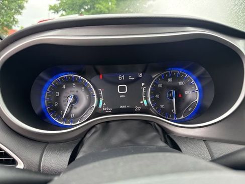 Used 2025 Chrysler Pacifica Select FWD image 27