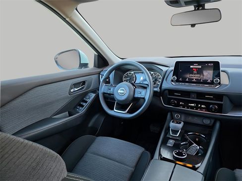 Used 2023 Nissan Rogue SV image 11