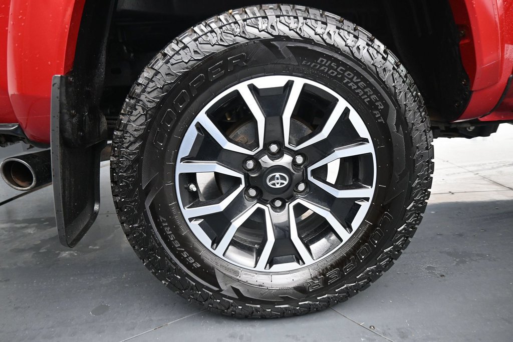 Used 2020 Toyota Tacoma TRD Sport w/ Technology Package AWD/4WD image 10