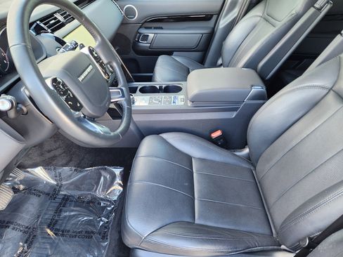 Used 2019 Land Rover Discovery SE image 12