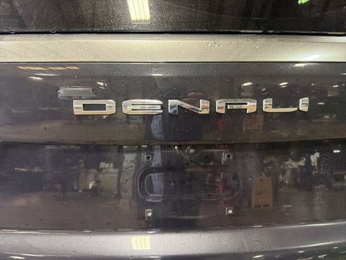 Used 2025 GMC Yukon Denali image 8