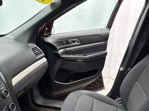 Used 2018 Ford Explorer XLT AWD/4WD image 20