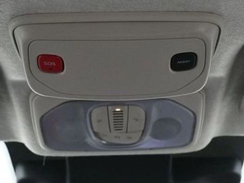 Used 2025 RAM ProMaster 2500 w/ Convenience Group image 18