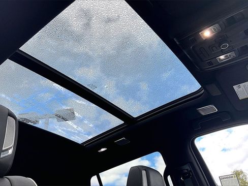 Used 2022 Cadillac Escalade Sport w/ Touring Package image 15