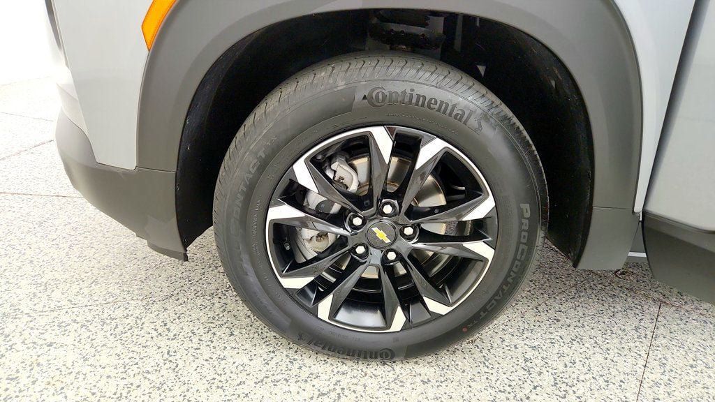 Used 2023 Chevrolet TrailBlazer LT w/ Convenience Package AWD/4WD image 9