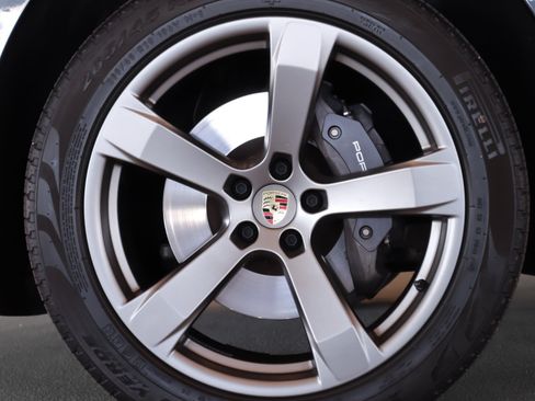Certified 2025 Porsche Macan AWD/4WD image 12