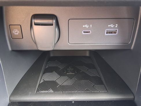 New 2025 Nissan Versa SR w/ Trunk Package image 16