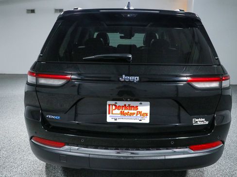 Used 2023 Jeep Grand Cherokee 4WD 4xe w/ Luxury Tech Group II image 8