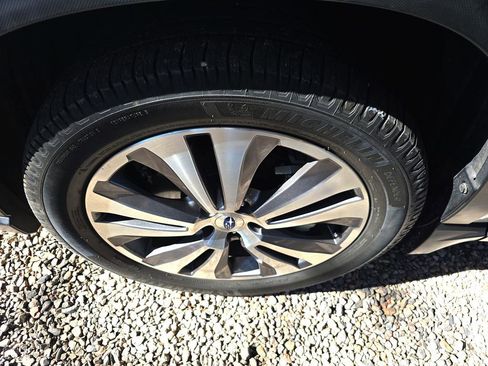 Used 2020 Subaru Ascent Premium w/ Sport Package image 40