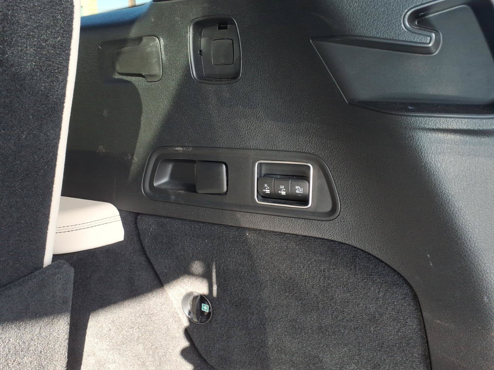 Used 2025 Mercedes-Benz GLS 450 4MATIC image 12