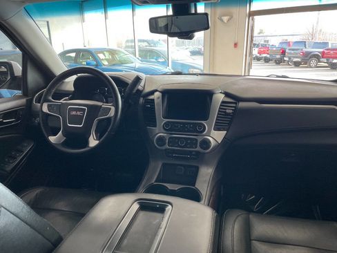 Used 2016 GMC Yukon XL SLE w/ Convenience Package image 30