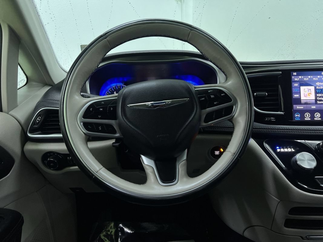 Used 2018 Chrysler Pacifica Limited FWD image 20
