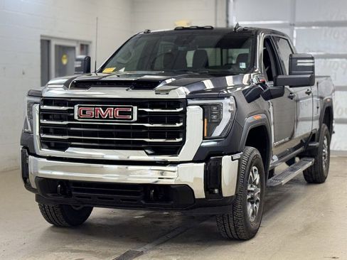 Used 2026 GMC Sierra 3500 SLE w/ Preferred Package image 3