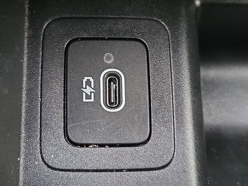 Used 2024 Land Rover Range Rover Velar Dynamic SE image 16