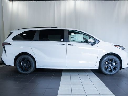 New 2026 Toyota Sienna XLE Woodland Edition AWD/4WD image 3