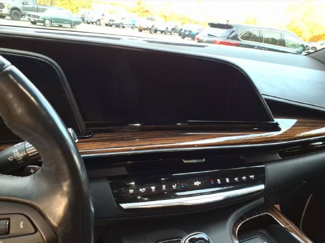 Used 2023 Cadillac Escalade Premium Luxury w/ Performance Package AWD/4WD image 27
