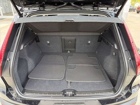 Used 2025 Volvo XC40 B5 Plus AWD/4WD image 25