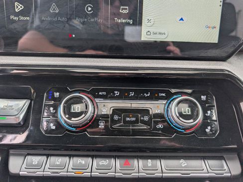 Used 2025 GMC Sierra 2500 AT4 w/ AT4 Premium Plus Package AWD/4WD image 20