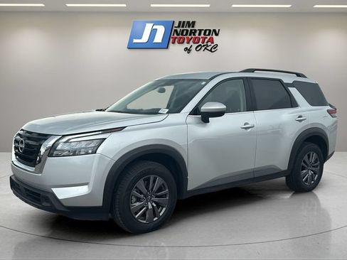 Used 2025 Nissan Pathfinder SV FWD image 1