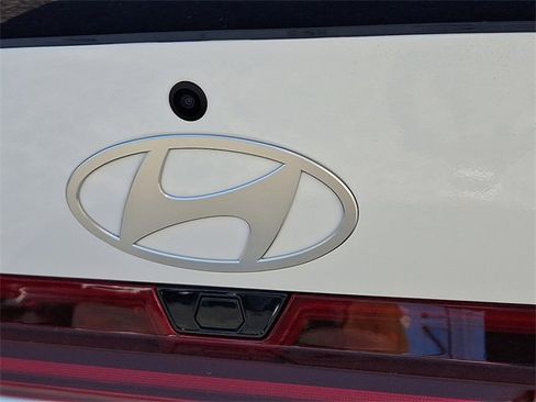 New 2025 Hyundai Elantra SEL image 5