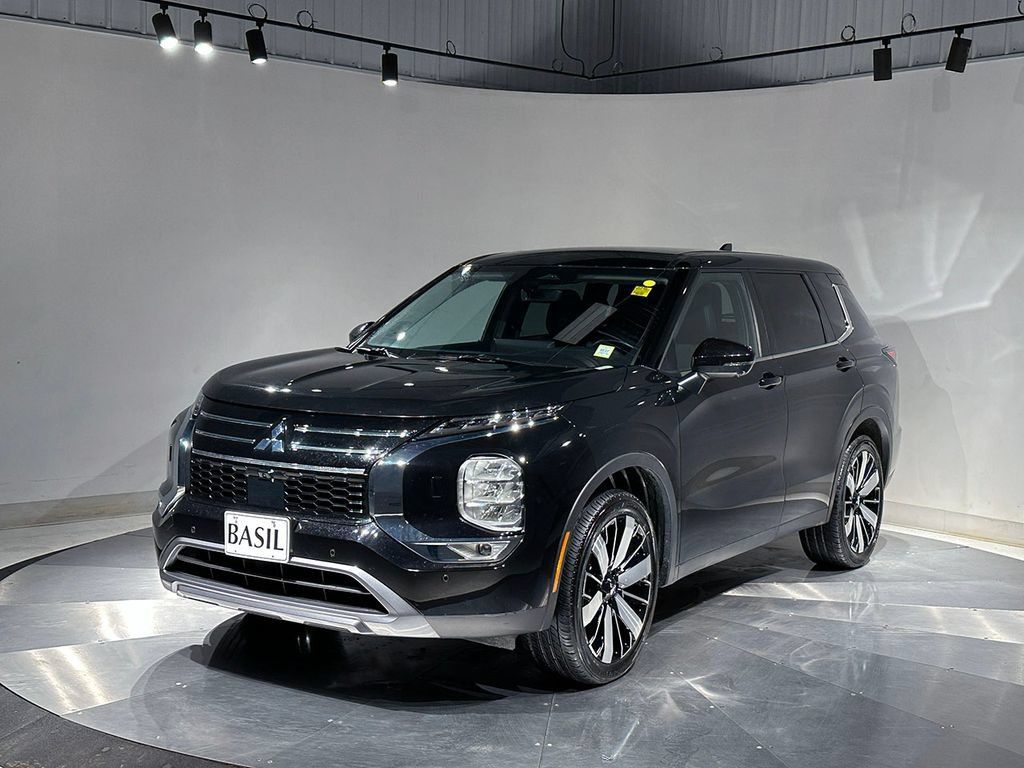Used 2025 Mitsubishi Outlander AWD image 8