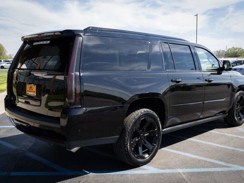 Used 2020 Cadillac Escalade ESV Platinum image 34