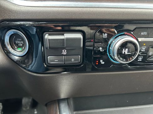 Used 2022 GMC Sierra 1500 SLT w/ SLT Convenience Package image 32