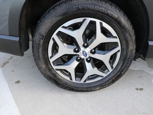 Used 2023 Subaru Forester Premium image 7