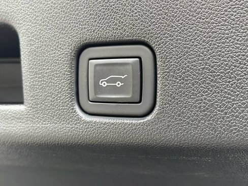 Used 2024 GMC Acadia Denali w/ Super Cruise Package FWD image 30
