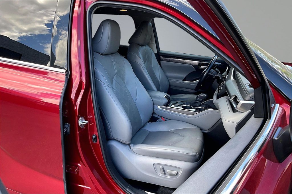 Used 2020 Toyota Highlander Platinum FWD image 16