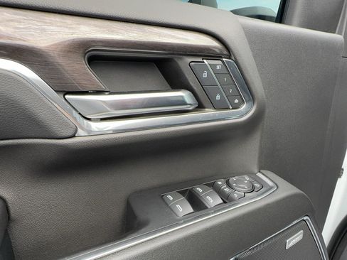 Certified 2024 Chevrolet Silverado 2500 LTZ w/ LTZ Convenience Package AWD/4WD image 18