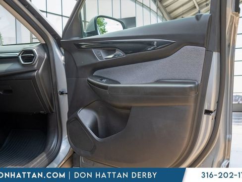 Used 2024 Chevrolet TrailBlazer LT w/ Convenience Package FWD image 27