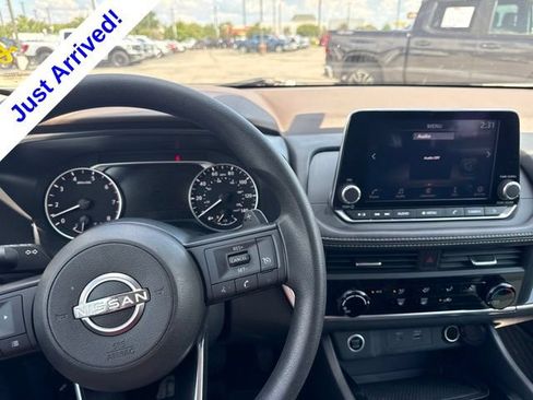 Used 2023 Nissan Rogue S AWD/4WD image 18
