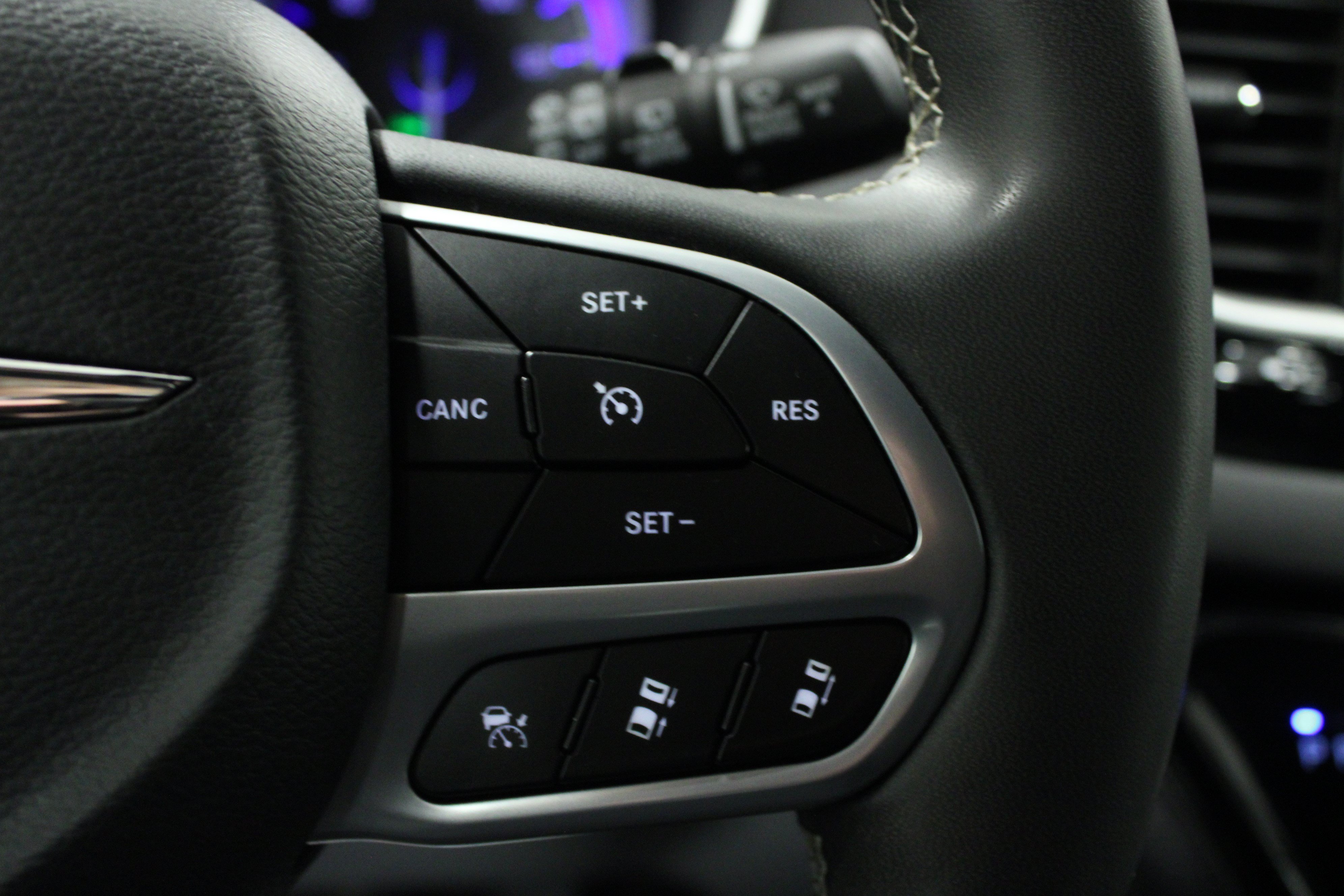 Used 2025 Chrysler Voyager LX FWD image 22