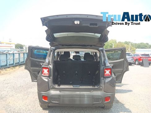 Used 2020 Jeep Renegade Latitude FWD image 14