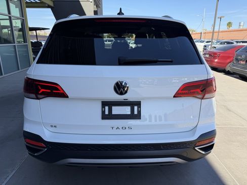Used 2024 Volkswagen Taos SE w/ Panoramic Sunroof Package image 13