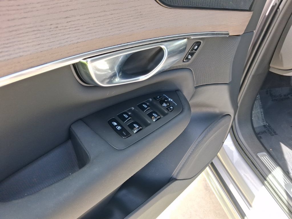 Certified 2026 Volvo XC90 B6 Plus AWD/4WD image 16