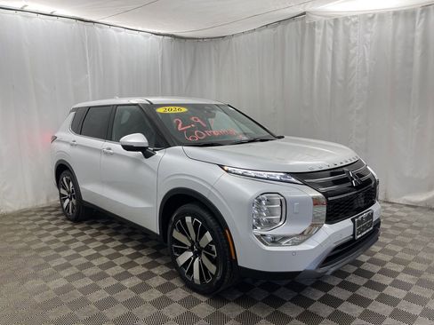 New 2026 Mitsubishi Outlander SE image 2