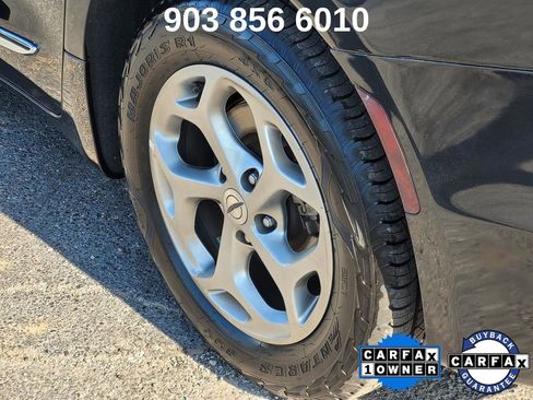 Used 2023 Chrysler Pacifica Limited image 7