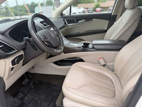 Used 2017 Lincoln MKX Select w/ Select Plus Package FWD image 13