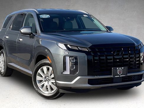 Used 2025 Hyundai Palisade SEL FWD image 2