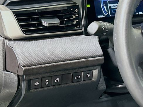 Used 2025 Toyota Camry SE image 8